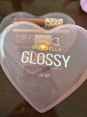 Glossy Lip Kit